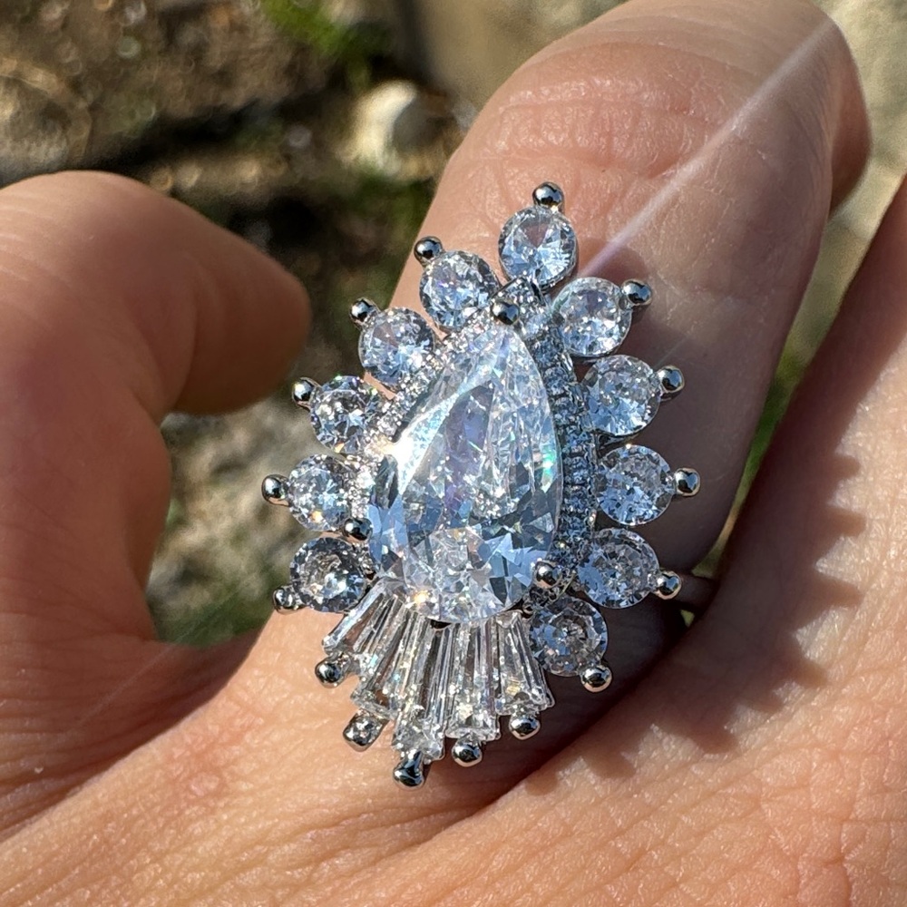 Sparkling Halo Teardrop Cocktail Ring - Silver Size 8 Wedding Engagement